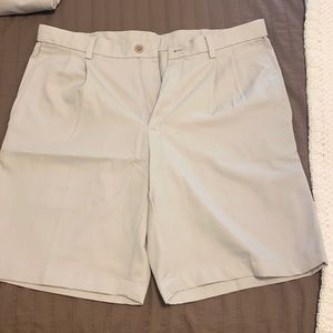 Men’s khaki shorts